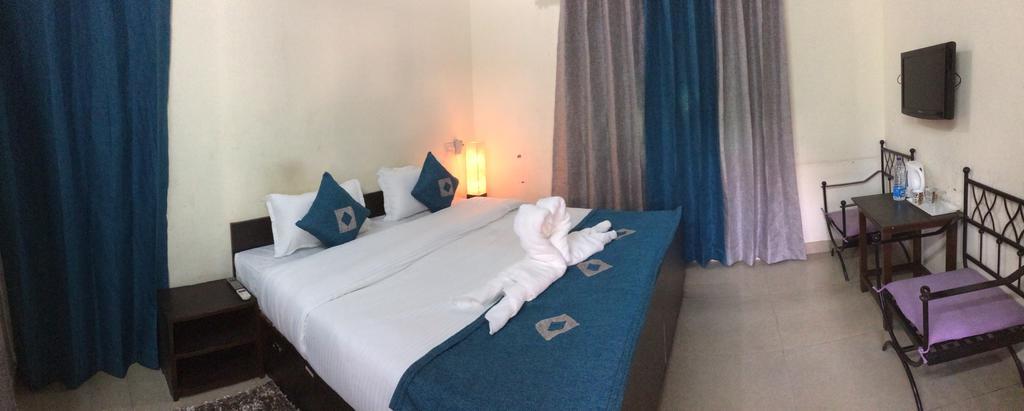 دهرادون Hotel Sukhsadan الغرفة الصورة